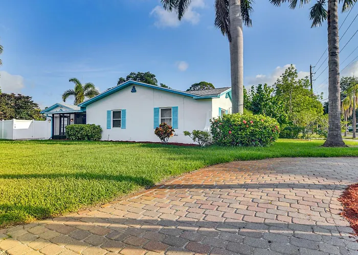 Lovely St Pete Beach Cottage, Walk To Beach & Town