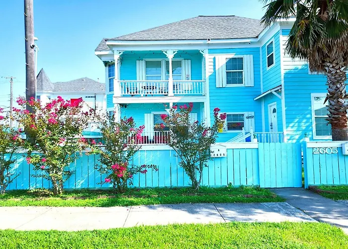 Casaazul: Beachfront Couples Retreat Near Pleasure Pier