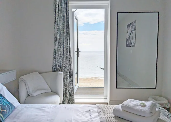 West Lodge, Bognor Regis