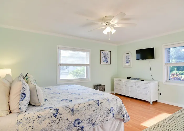 Lovely St Pete Beach Cottage, Walk To Beach & Town