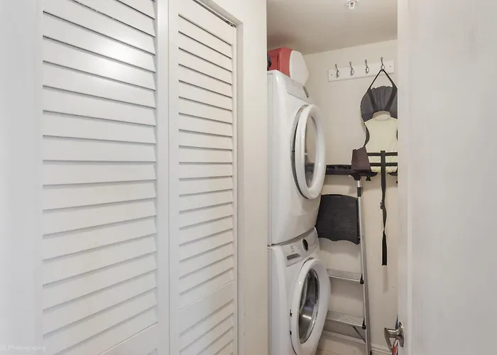 Prime Sunny Isles Stay With Pool And Free Parking