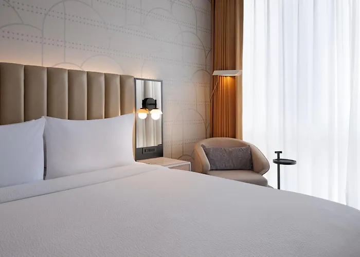 Courtyard By Marriott New York Manhattan / Soho