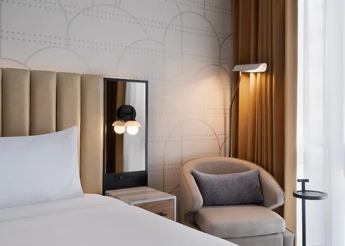 Courtyard By Marriott New York Manhattan / Soho