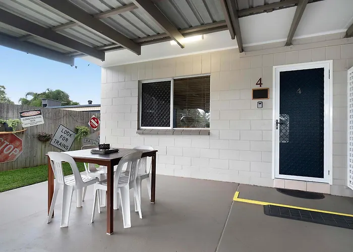 Seaforth Holiday Units