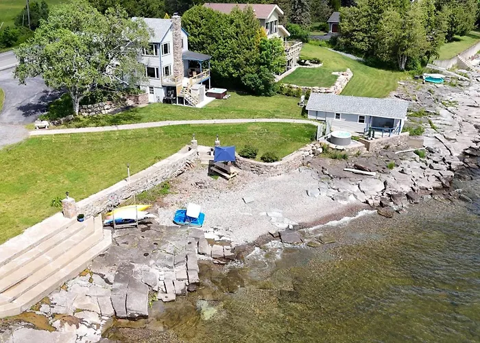 Zalo House Waterline Cabin With Hot Tub Pets
