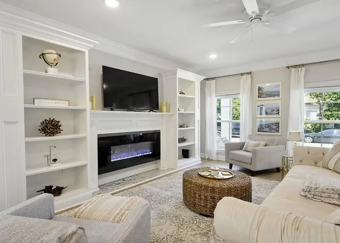 Luxury Home Walkable To The Beach