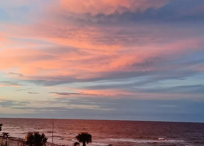 Daytona Studio Heated Pool & Ocean Views