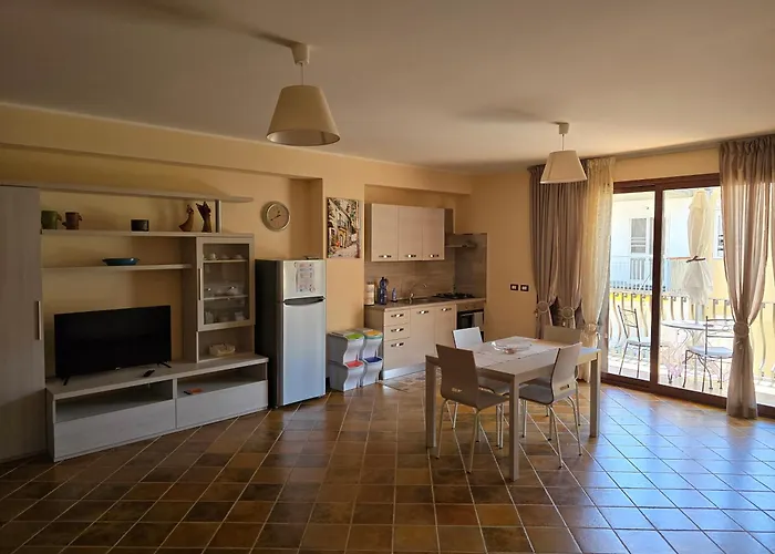 Casa La Ferula apt2 vicino al mare e Taormina con balcone