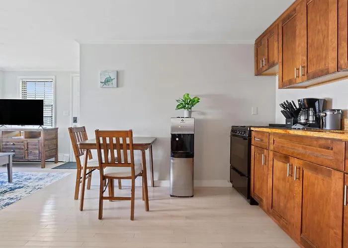 Beachside Retreat! Cozy 1-Bedroom W Private Yard