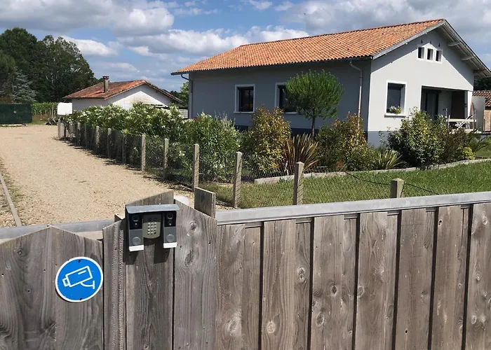 Les logis d'argent Studio indépendant Parking Entrée autonome Linge de Lit et Serviettes Wifi fibre TV connectée