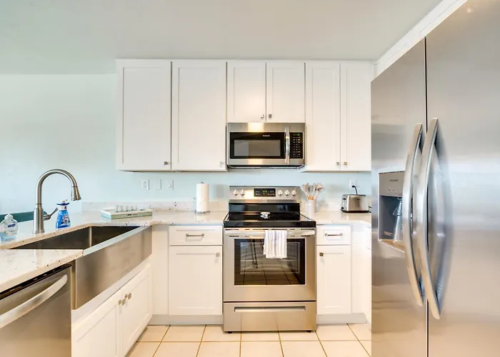 Cedar Key Condo W/ Balcony & Gulf Views!