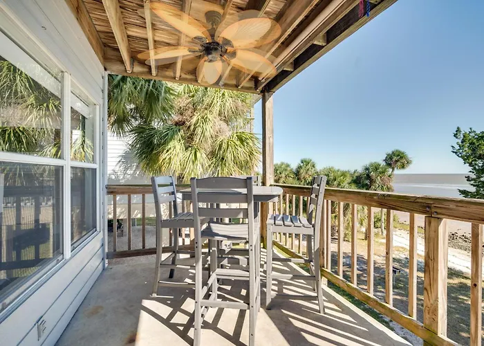 Cedar Key Condo W/ Balcony & Gulf Views!