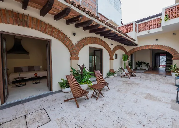 Casa Victoria Malecon - Adults Only