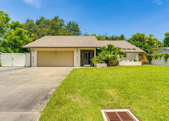 Pet-Friendly Home W/ Pool, Close To Venice Beaches
