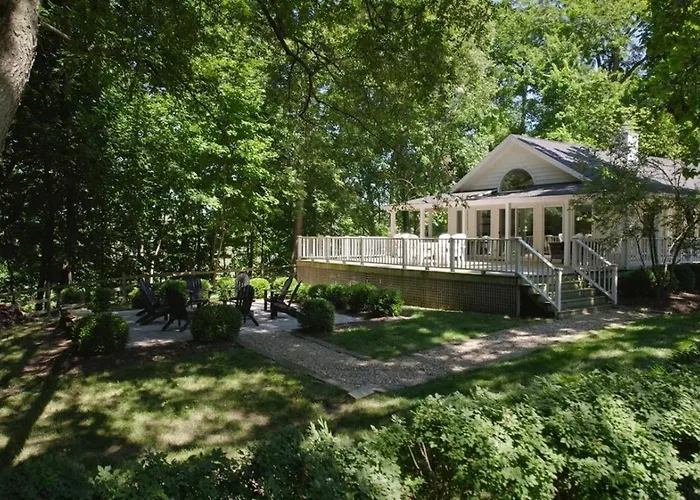Apple Blossom Resort By Dwell Vacations