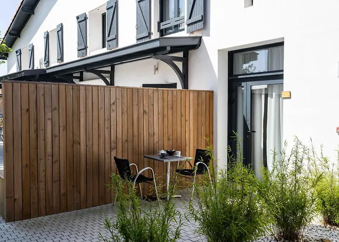 Logis Hotels Gnac E Pause