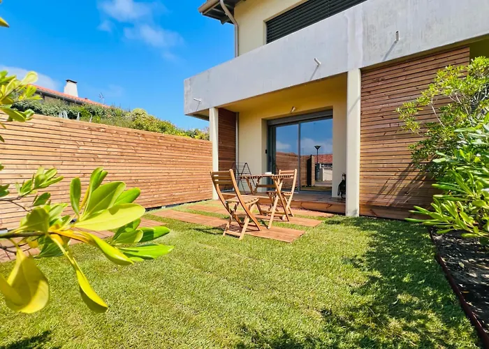 Premium Surf Lodge