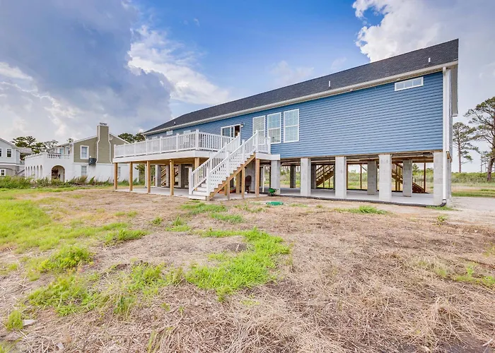 Private Beach & Deck: Bayfront Home In Hayes!