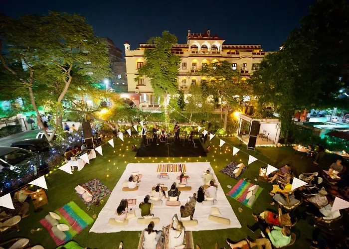 Hotel Arya Niwas