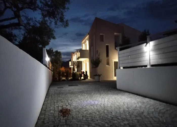 Villa Est