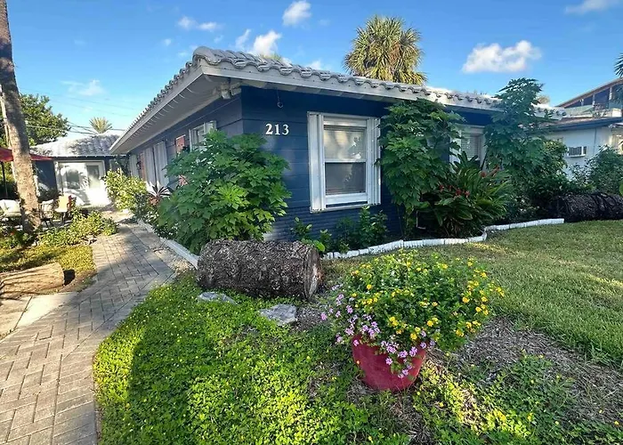 New & Blue - 2 Blocks To The Beach