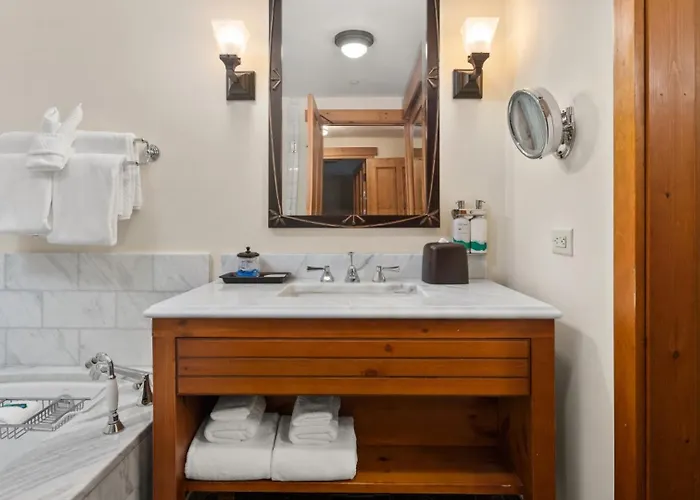1122 Guest Room - Lodge At Spruce Peak - Stowe Mt Resort - Sleeps 4