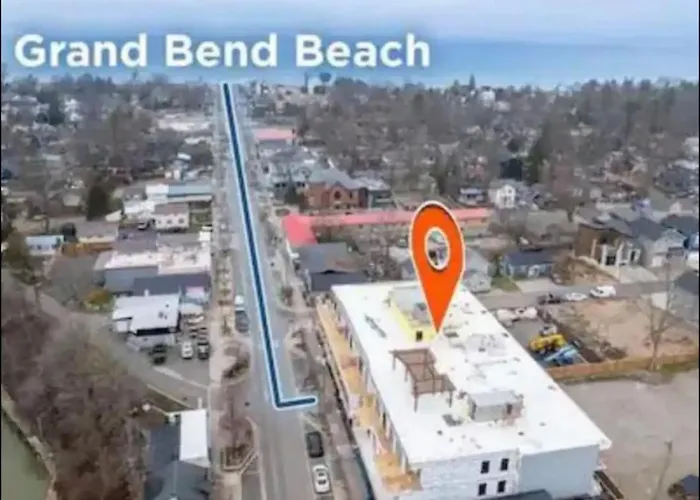 Beachview Getaway At The New Carlyle 305 On The Main Strip In Grand Bend