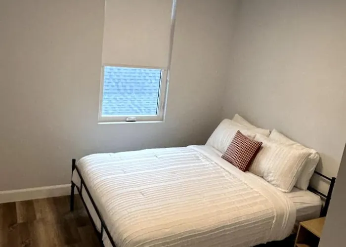 Beachview Getaway At The New Carlyle 305 On The Main Strip In Grand Bend