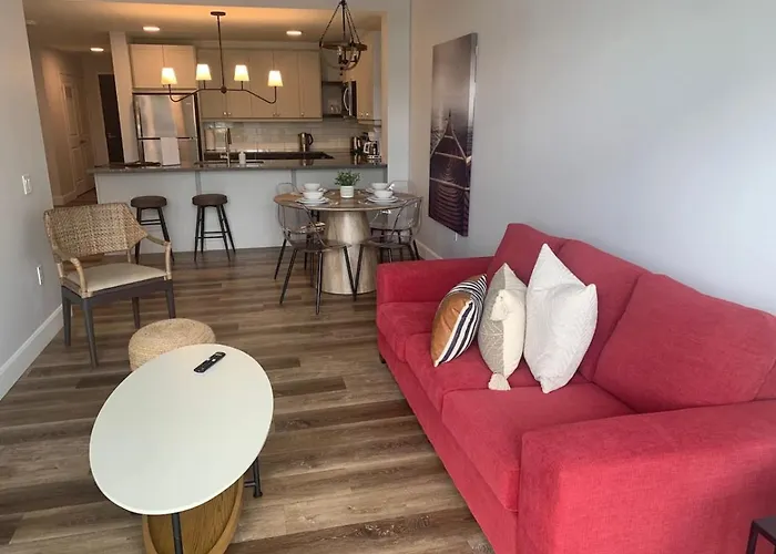Beachview Getaway At The New Carlyle 304 On The Main Strip In Grand Bend