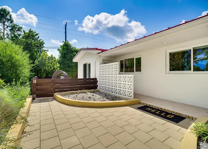 Private Oasis W/ Pool: Walk To Melbourne Beach!