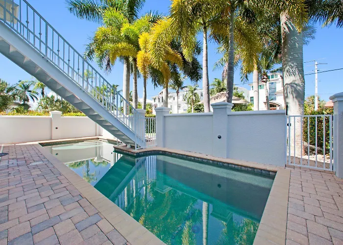 Skyfall South, 4 Bedroom Beach Vacation Pool Home, Sleeps 8