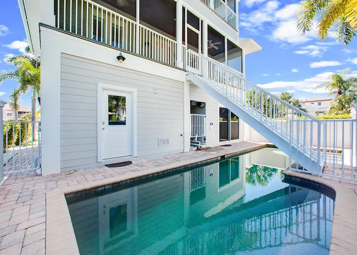 Skyfall South, 4 Bedroom Beach Vacation Pool Home, Sleeps 8