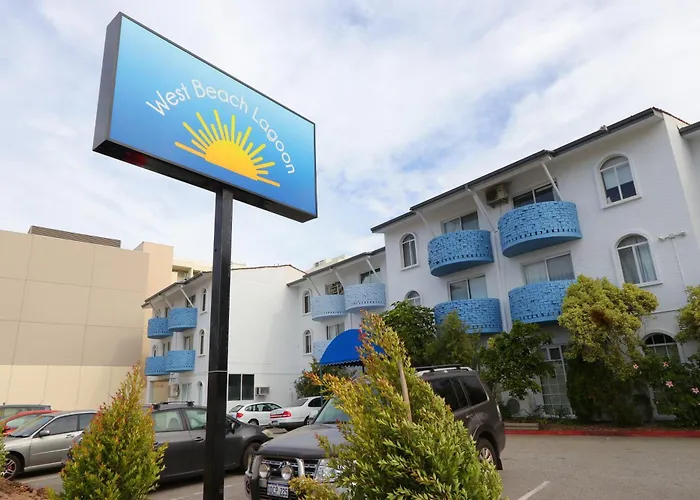 Light & Bright Apartment, 5 Minute Walk To The Beach
