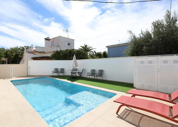 2 apartamentos en una excelente villa de playa compartiendo Piscina y Jardín