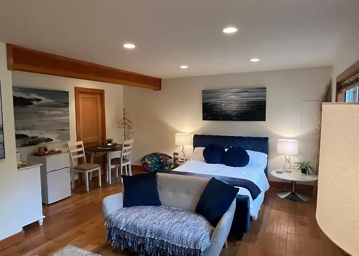 A Seaside Jacuzzi Escape In Parksville, Bc, Canada