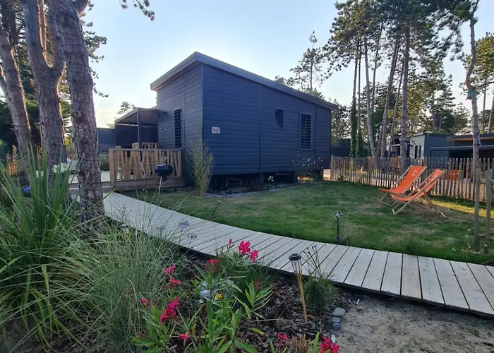 Cottage pour 6 personnes avec piscine couverte et chauffée à 300 m de la mer avec Wi-Fi et climatisé , 3 chambres