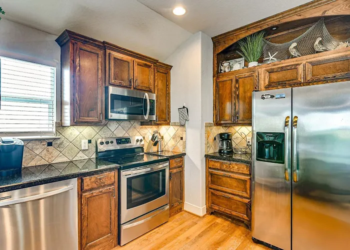 Galveston Coastal Retreat: 2 Mi To State Park!