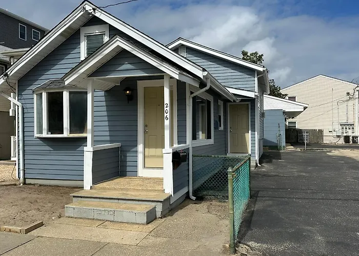 Newly Renovated 2 Bedroom House