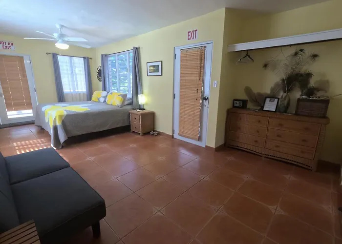 Isla Hermosa Guesthouse