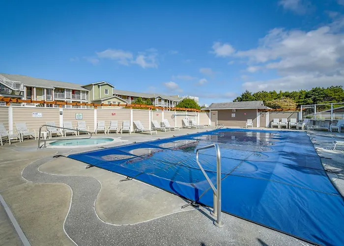 Westport Vacation Rental: Walk To Beach!