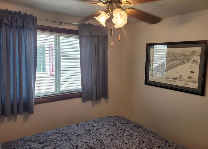 Carpe Diem 365 - Very Cute Lakefront Condo!