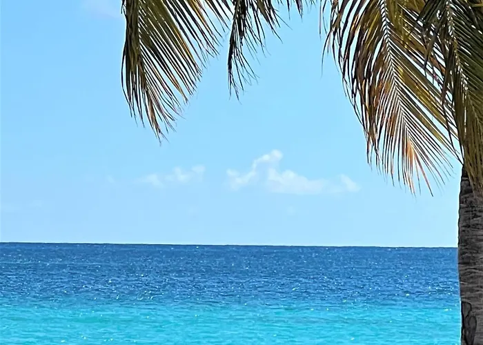 Rendezvous Bay Hotel