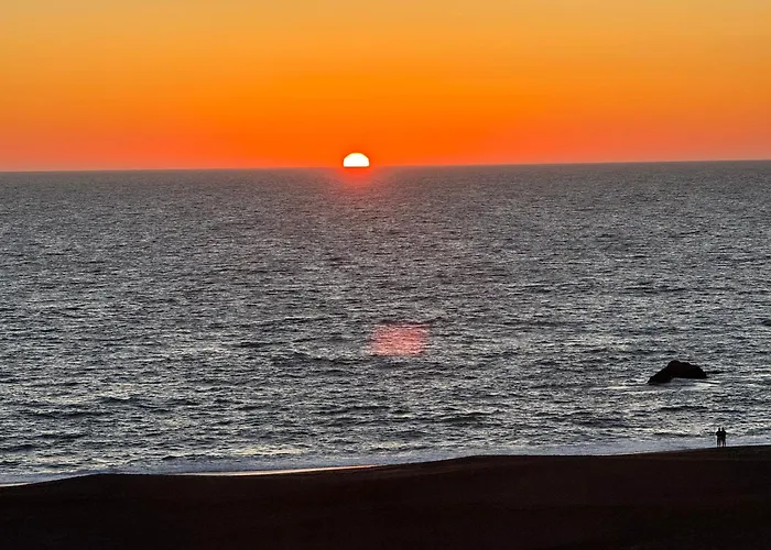 Ocean And Sunset Views - Cliff Side Cottage