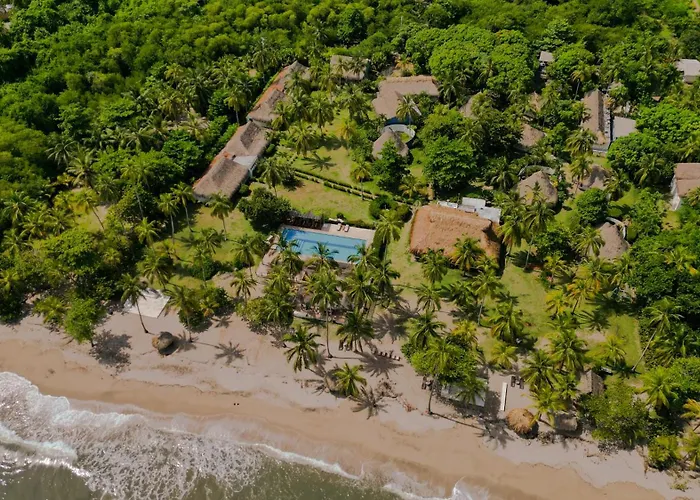 Huku Beach Hostel Palomino