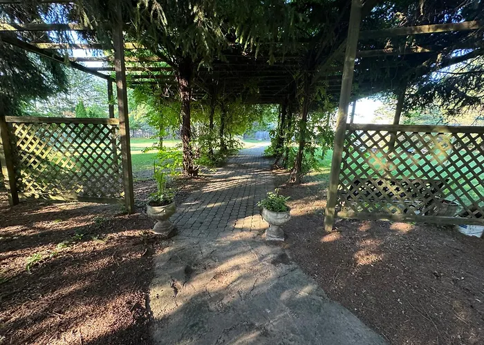 Holden Villa Retreat