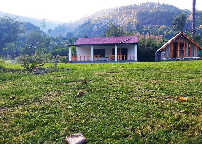 Country Club Balakot - Round Bed Cottage