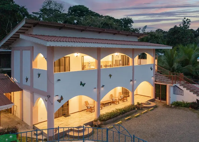Pangea Lodge With Shared Pool At The Heart Of Manzanillo