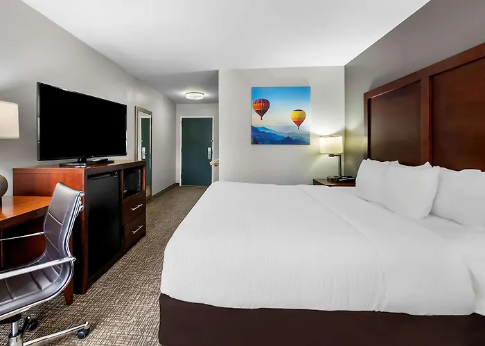 Clarion Pointe Apex - Holly Springs