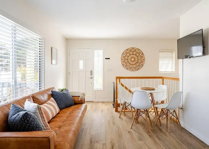 Beacons Beach Cottage