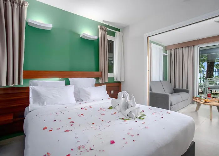 Courbaril Hotel